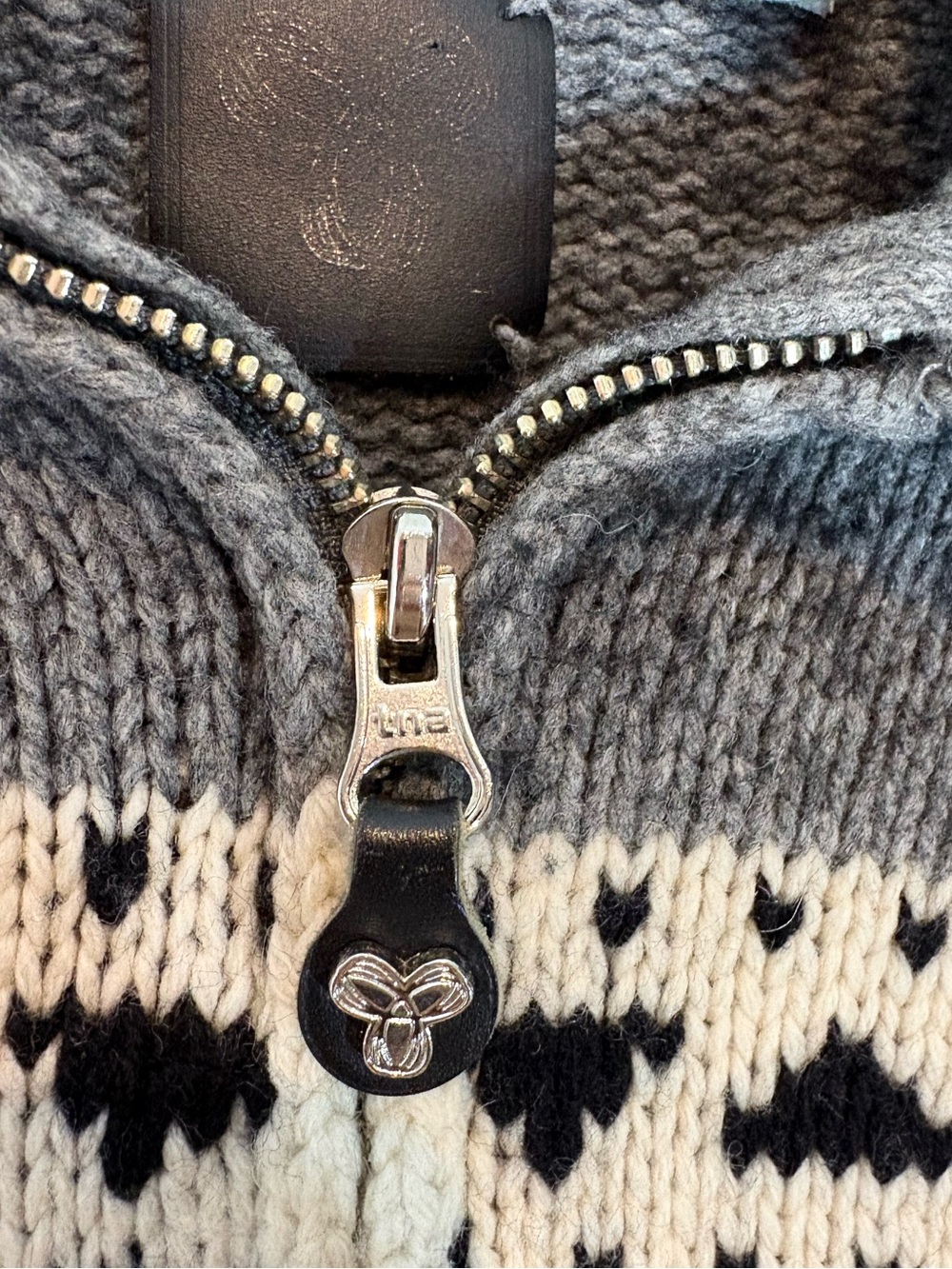Aritzia TNA Lambswool Zip-Up Sweater Grey Bird Print Small - Picture 7 of 13